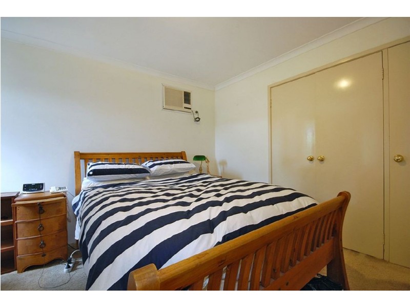 2/17 Pollard Street, Glendalough WA 6016