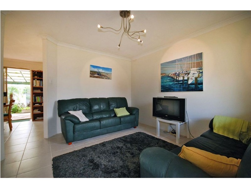 2/17 Pollard Street, Glendalough WA 6016