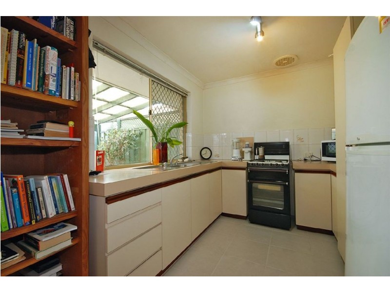 2/17 Pollard Street, Glendalough WA 6016