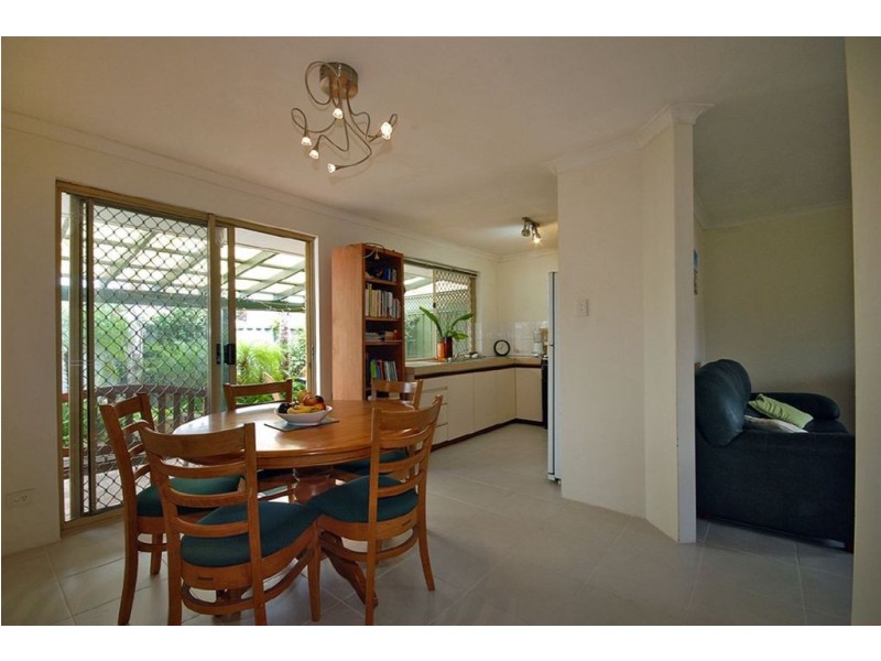 2/17 Pollard Street, Glendalough WA 6016