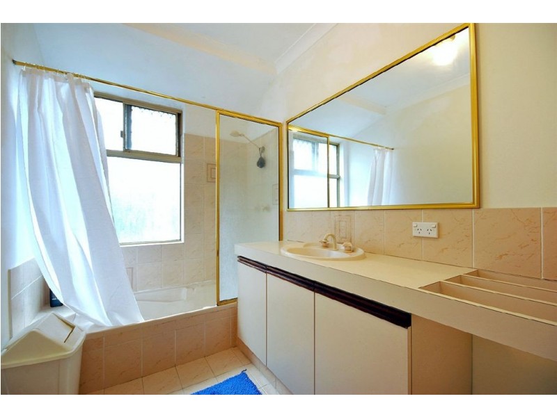 2/17 Pollard Street, Glendalough WA 6016