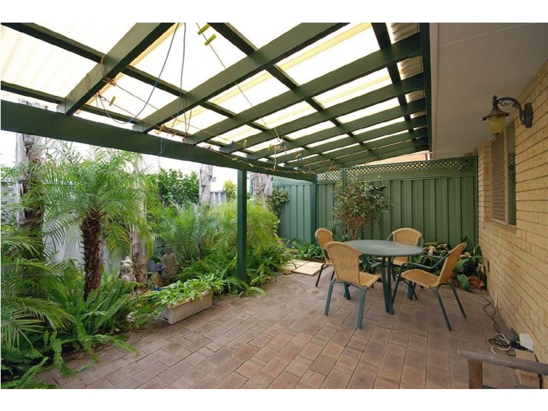 2/17 Pollard Street, Glendalough WA 6016