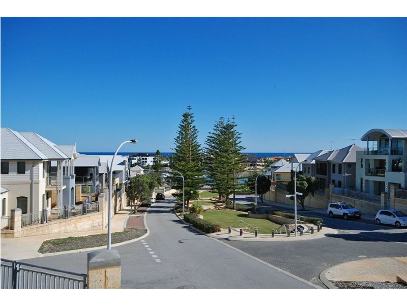9 Swansea Promenade, Mindarie WA 6030