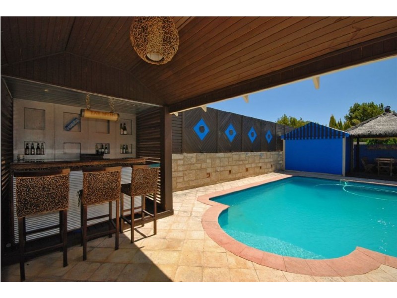 10 Stradbroke Gardens, Ridgewood WA 6030