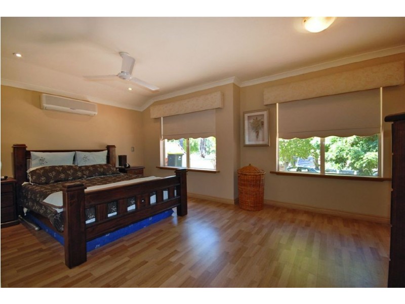 10 Stradbroke Gardens, Ridgewood WA 6030