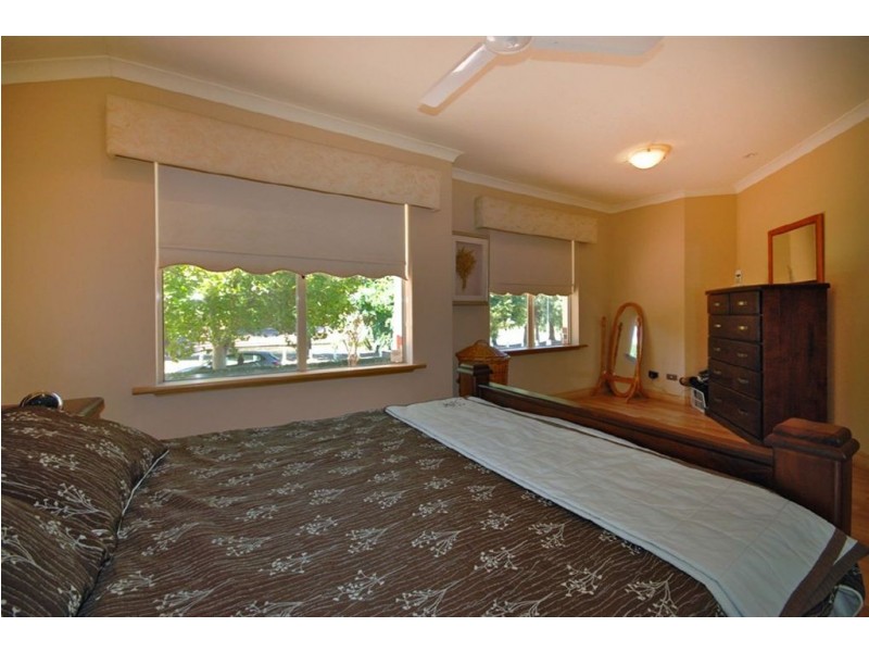 10 Stradbroke Gardens, Ridgewood WA 6030