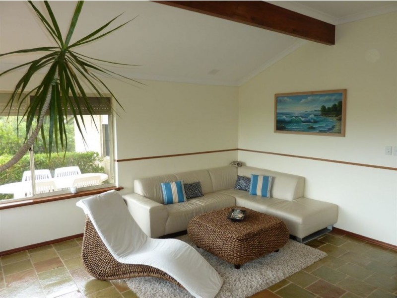 25 Chrisp Place, Yanchep WA 6035