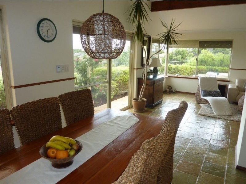 25 Chrisp Place, Yanchep WA 6035