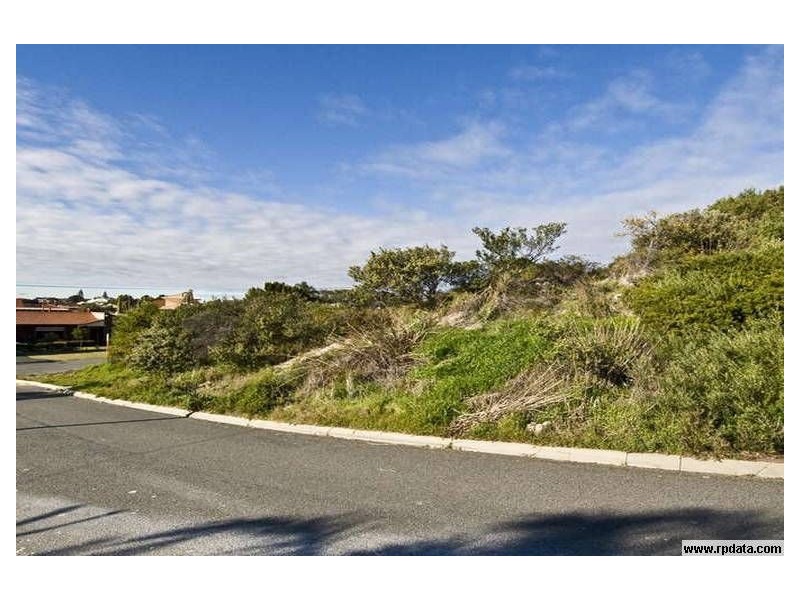 2 Perry Place, Quinns Rocks WA 6030