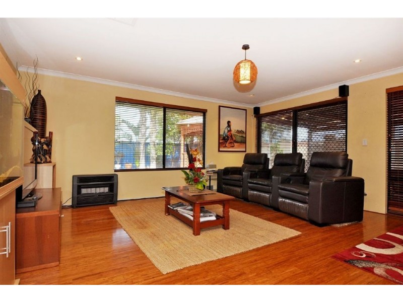 19 Coolamine Close, Carramar WA 6031