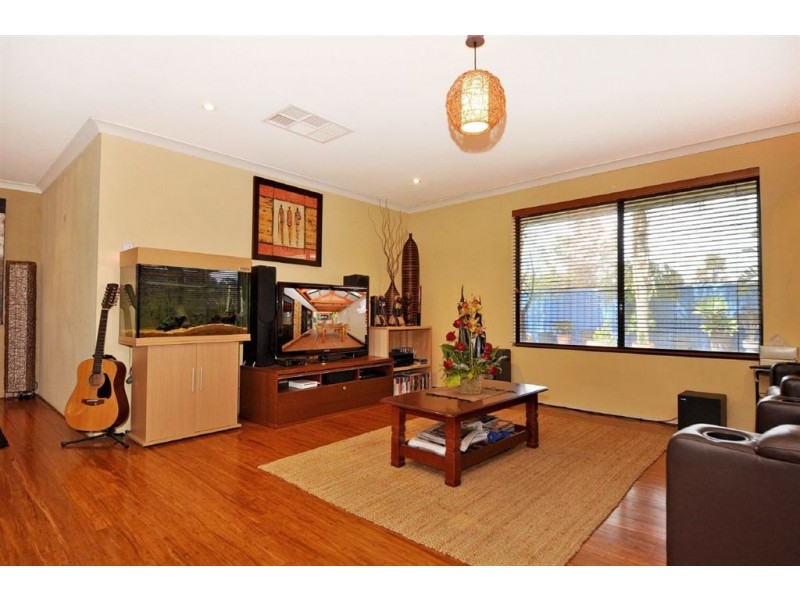 19 Coolamine Close, Carramar WA 6031