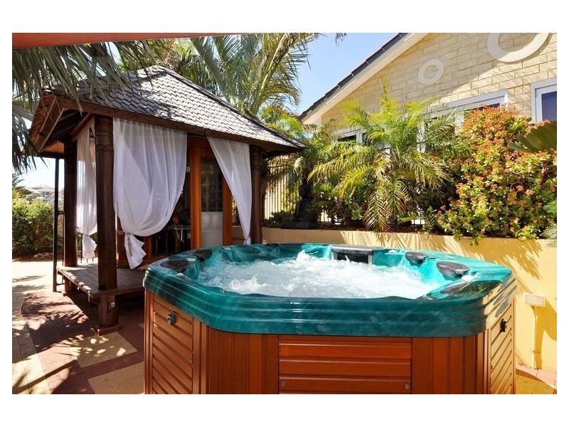 9 Caldera Close, Mindarie WA 6030