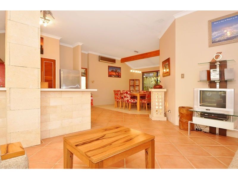 77 Viridian Drive, Banksia Grove WA 6031