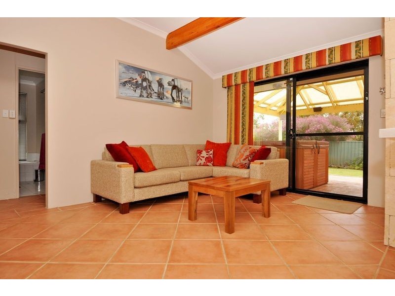 77 Viridian Drive, Banksia Grove WA 6031