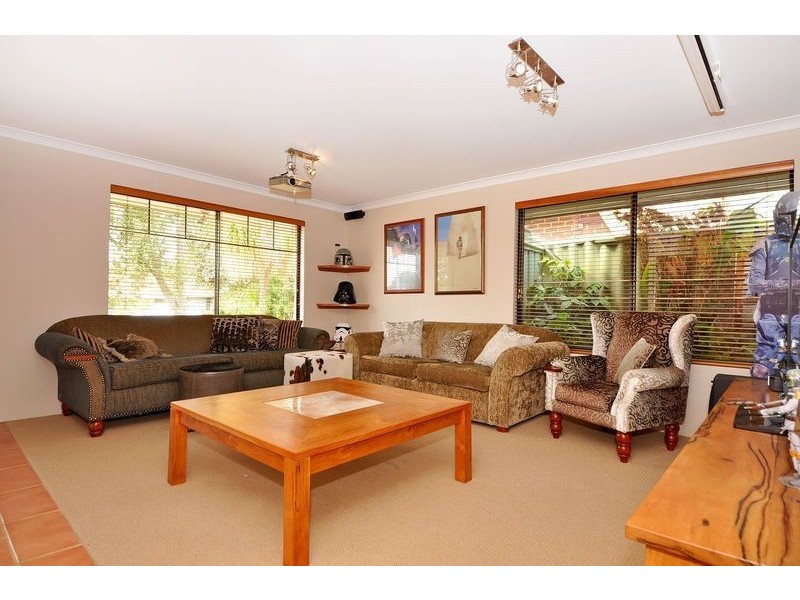 77 Viridian Drive, Banksia Grove WA 6031