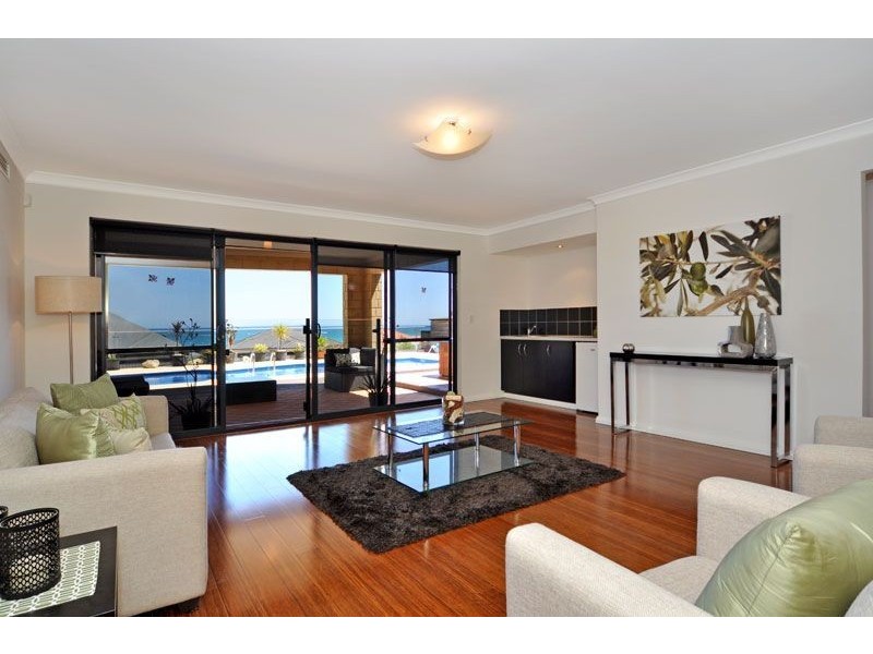 9 Lena Pass, Mindarie WA 6030