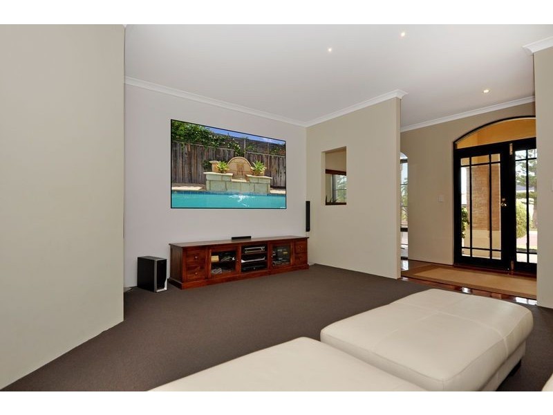 5 Queenscliff Parade, Quinns Rocks WA 6030