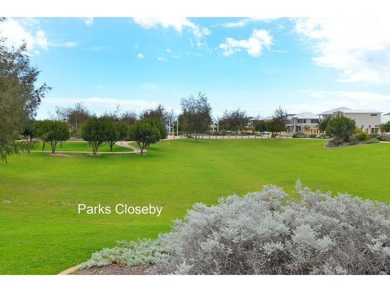 17 Maroma Loop, Burns Beach WA 6028