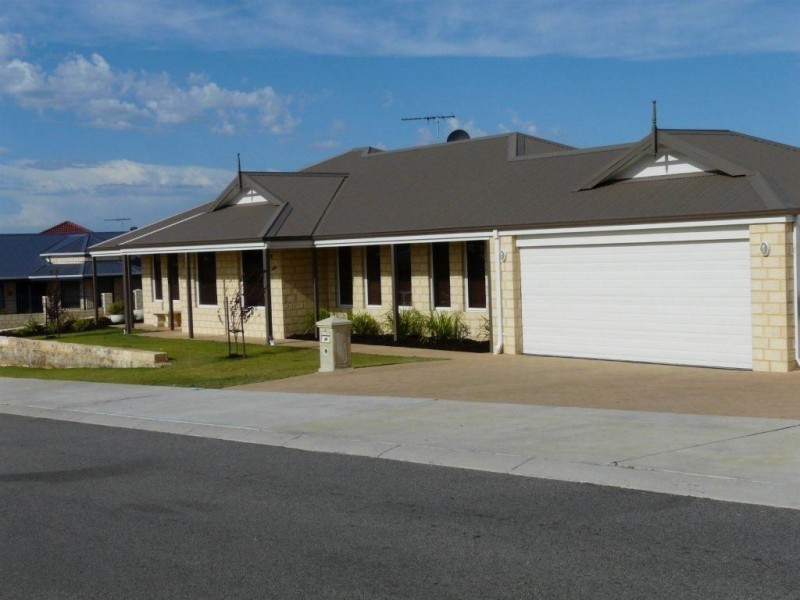 11 Westwood Meander, Carramar WA 6031