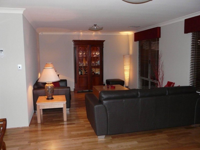 11 Westwood Meander, Carramar WA 6031