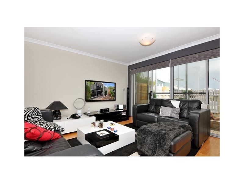 64 Seaside Ave, Yanchep WA 6035