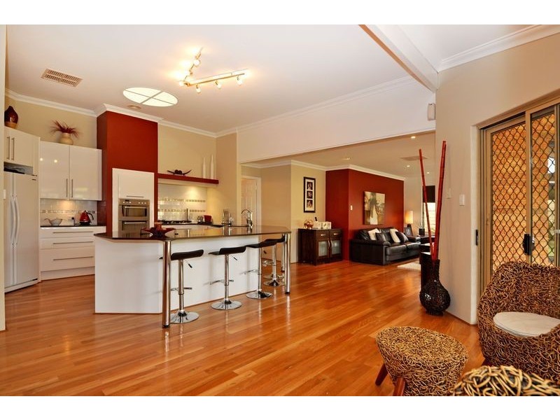 7 Jeddah Court, Mindarie WA 6030