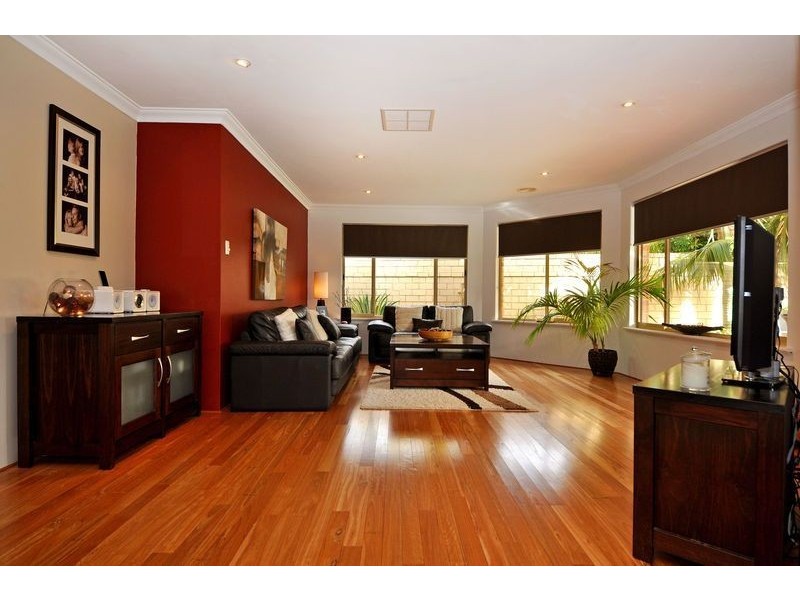 7 Jeddah Court, Mindarie WA 6030