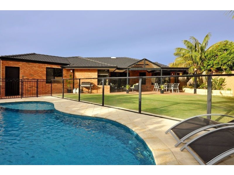 7 Jeddah Court, Mindarie WA 6030