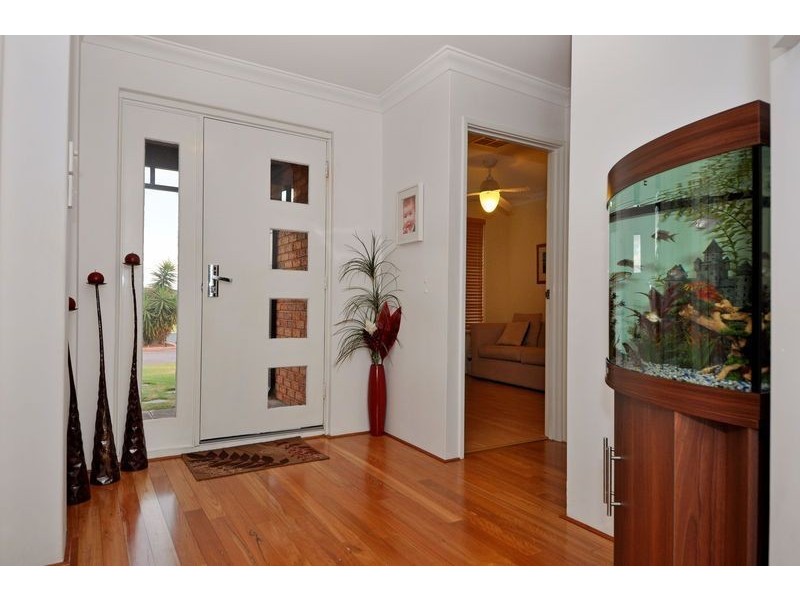 7 Jeddah Court, Mindarie WA 6030