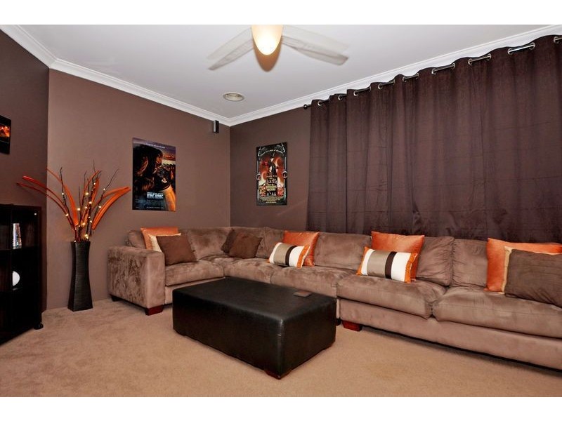 7 Jeddah Court, Mindarie WA 6030