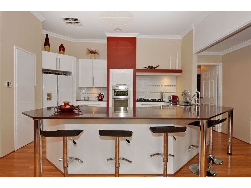 7 Jeddah Court, Mindarie WA 6030