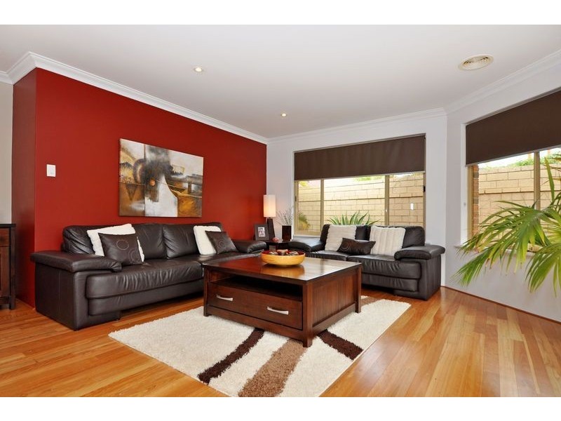 7 Jeddah Court, Mindarie WA 6030