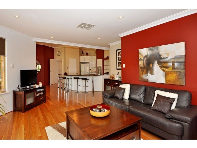 7 Jeddah Court, Mindarie WA 6030