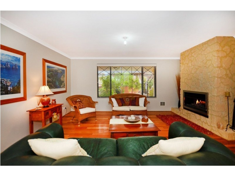 7 Barletta Place, Mindarie WA 6030