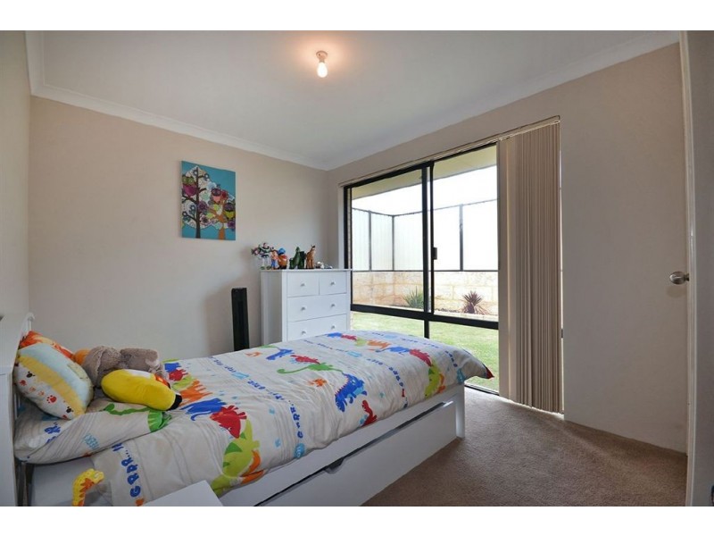 8 Hacienda Drive, Clarkson WA 6030