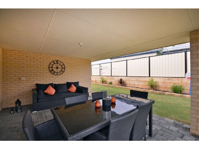 8 Hacienda Drive, Clarkson WA 6030