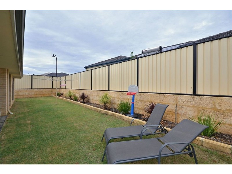 8 Hacienda Drive, Clarkson WA 6030