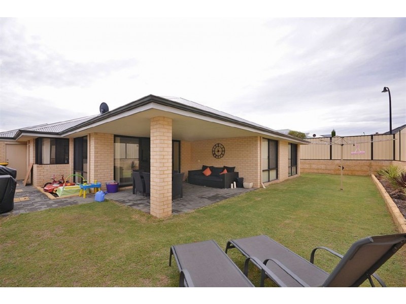 8 Hacienda Drive, Clarkson WA 6030