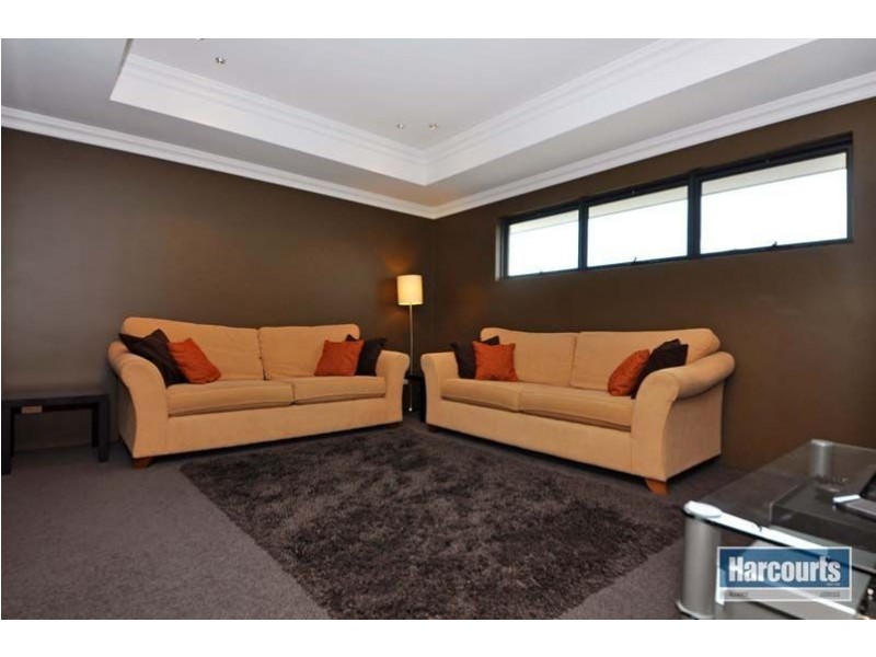 1 Dotterel Green, Jindalee WA 6036