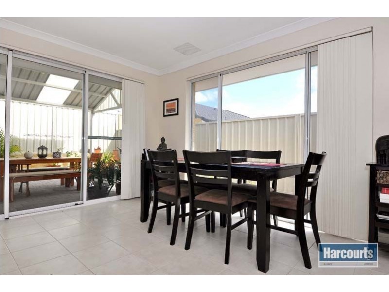 7B Paris Gardens, Hocking WA 6065