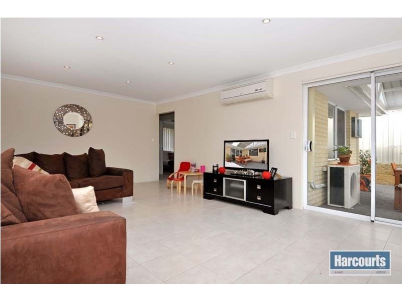 7B Paris Gardens, Hocking WA 6065