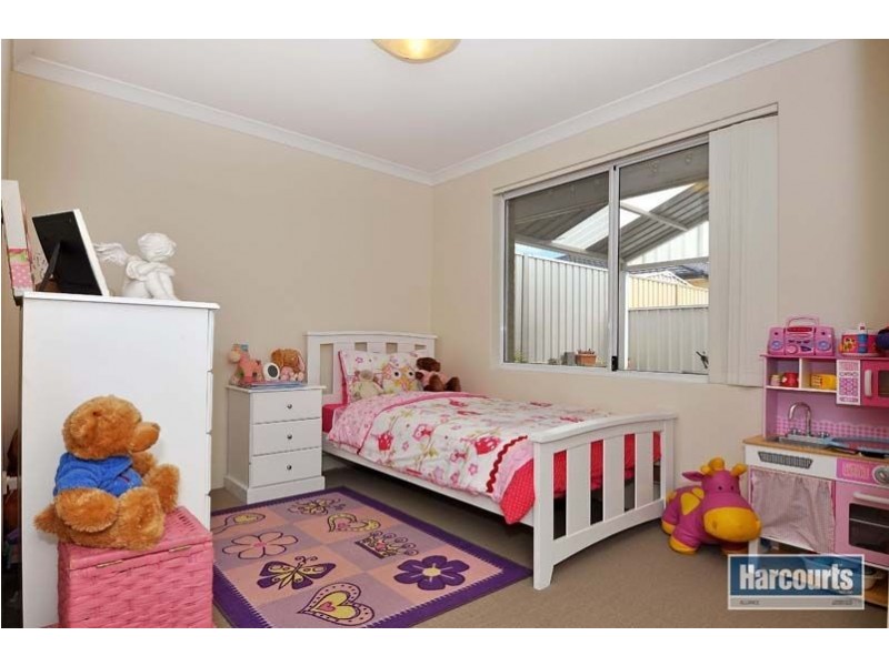 7B Paris Gardens, Hocking WA 6065