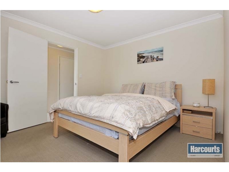 7B Paris Gardens, Hocking WA 6065