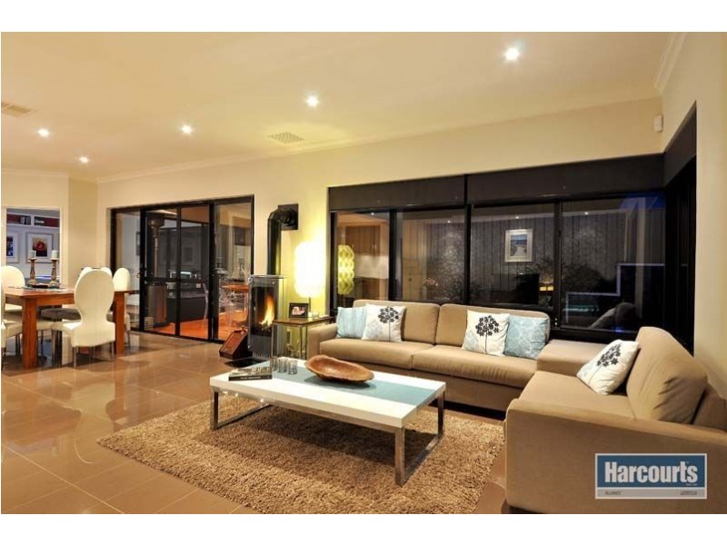8 Moonraker Road, Jindalee WA 6036