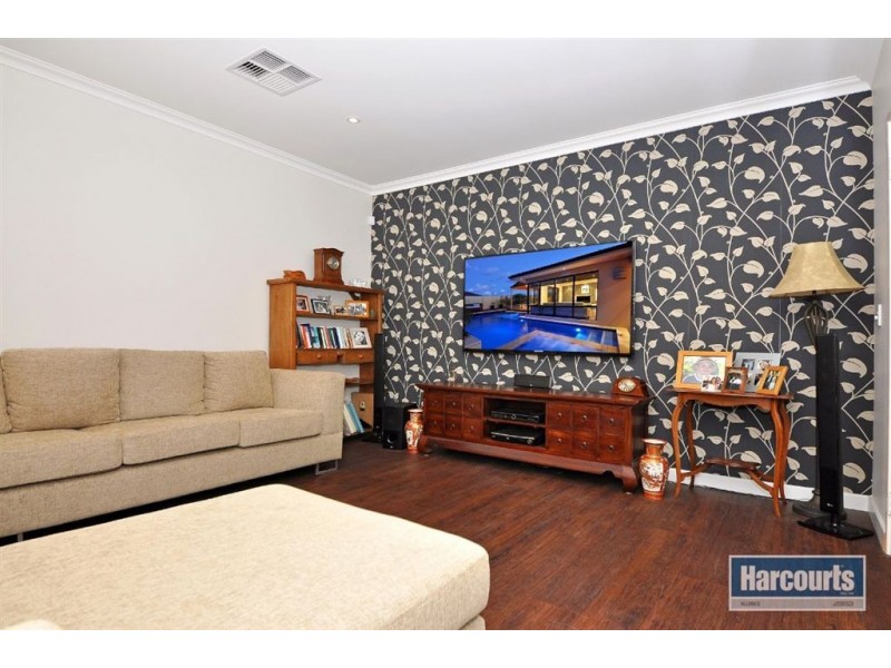 8 Moonraker Road, Jindalee WA 6036
