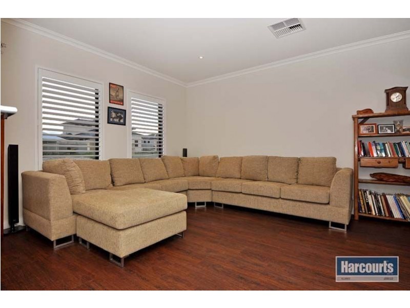 8 Moonraker Road, Jindalee WA 6036