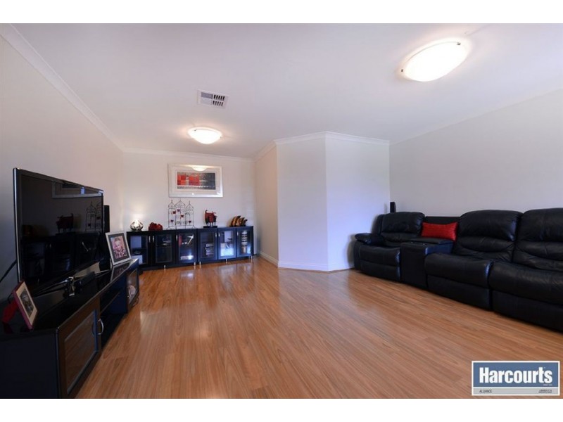 12 Whitecliffe Square, Iluka WA 6028