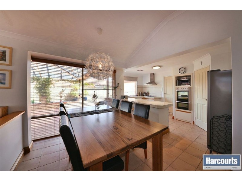 12 Whitecliffe Square, Iluka WA 6028