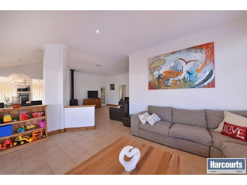 12 Whitecliffe Square, Iluka WA 6028