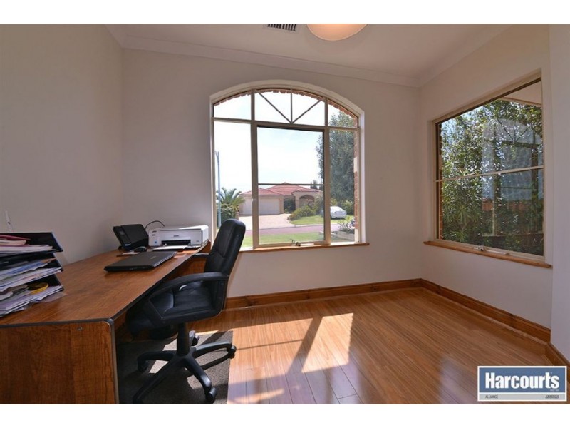 12 Whitecliffe Square, Iluka WA 6028